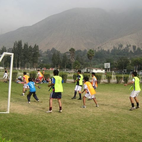 Espacios para hacer deporte al aire libre en el Club Ricardo Palma Chosica - Peru