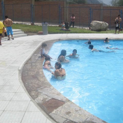 Piscinas para grandes y chicos en el Club Ricardo Palma Chosica - Peru