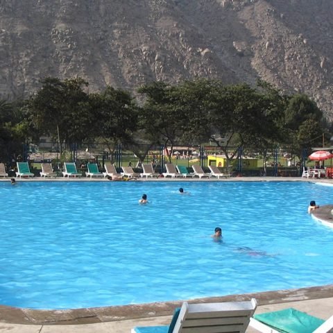 Piscinas en el Club Ricardo Palma Chosica - Peru