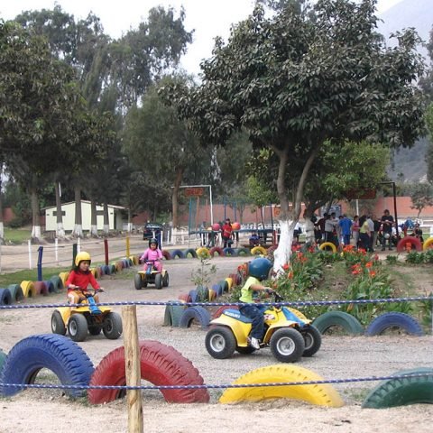 Atracciones y juegos para niños en el Club Ricardo Palma Chosica - Peru